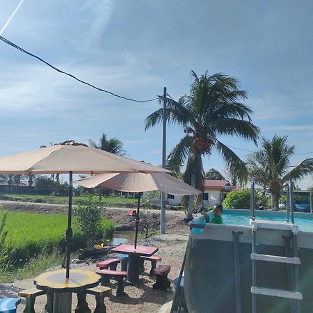 Izz Homestay Sawah Padi Sungai Besar ! Экстерьер фото