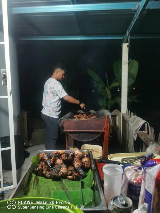 Izz Homestay Sawah Padi Sungai Besar ! Экстерьер фото