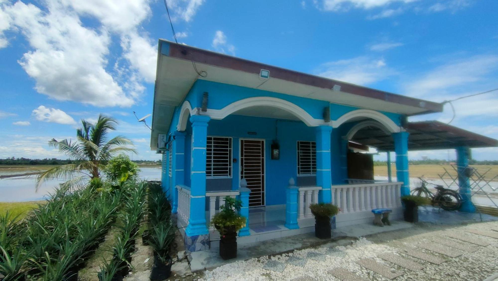 Izz Homestay Sawah Padi Sungai Besar ! Номер фото